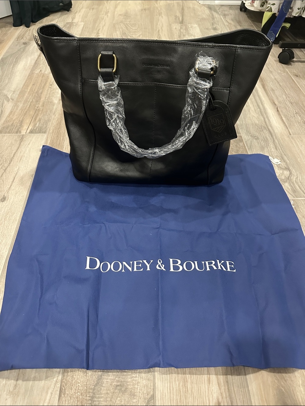 Dooney and Bourke-Black Leather Tote Bag - Picture 8 of 8